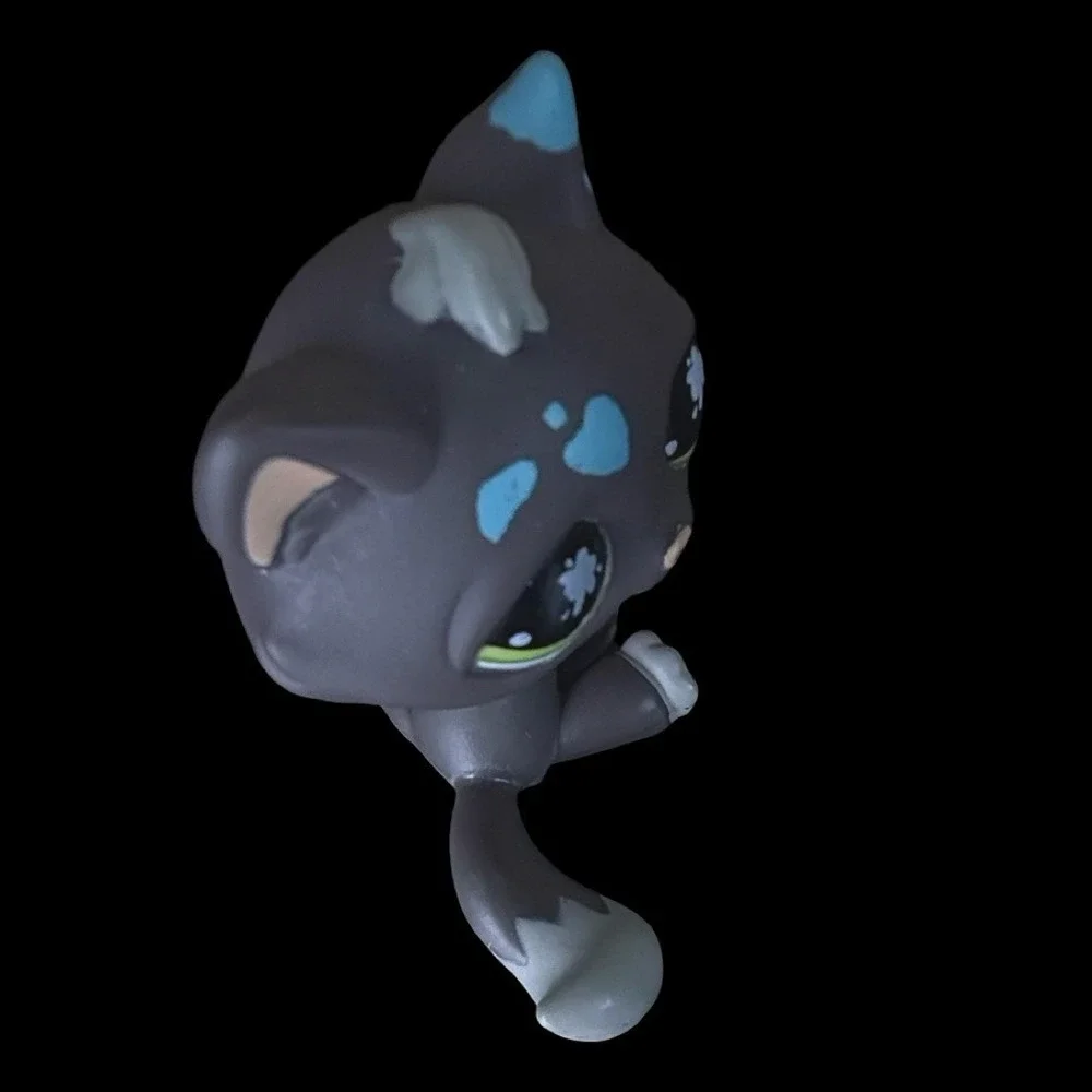 Littlest Pet Shop #815 Cat Gray Black Blue Paint Splatter Sitting Green Eyes